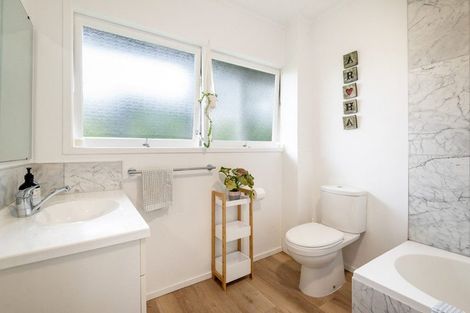 Photo of property in 10/77 Old Lake Road, Narrow Neck, Auckland, 0624