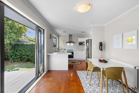 Photo of property in 57a Forrest Hill Road, Milford, Auckland, 0620