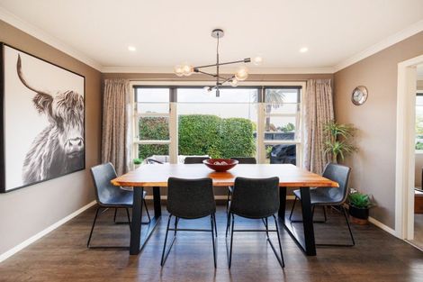 Photo of property in 2 Anzio Place, Awapuni, Palmerston North, 4412