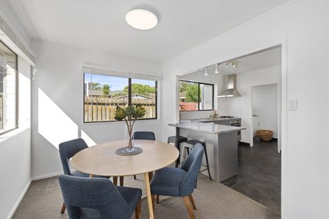 Photo of property in 2/237 Edmonton Road, Te Atatu South, Auckland, 0610