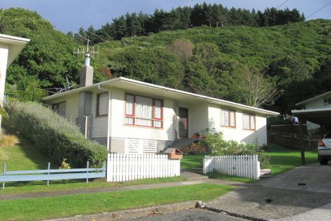 Photo of property in 7 Mckelvey Place, Tawa, Wellington, 5028