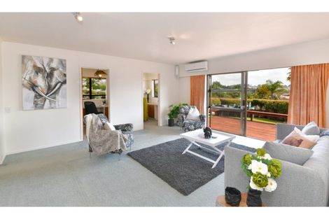 Photo of property in 77 Matija Place, Red Beach, 0932