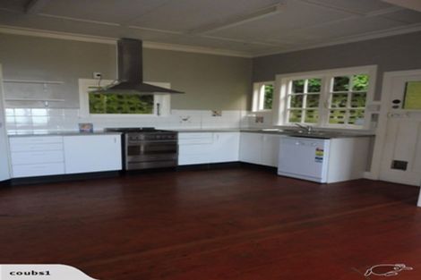 Photo of property in 39 Northland Road, Northland, Wellington, 6012