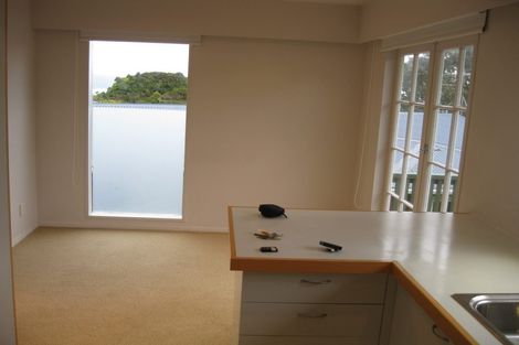 Photo of property in 215 Dowse Drive, Maungaraki, Lower Hutt, 5010