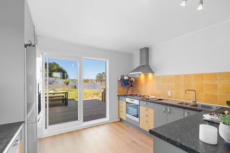 Photo of property in 75 Salford Street, Newlands, Wellington, 6037