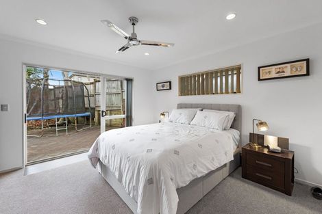 Photo of property in 16 Fernloche Place, Flat Bush, Auckland, 2016