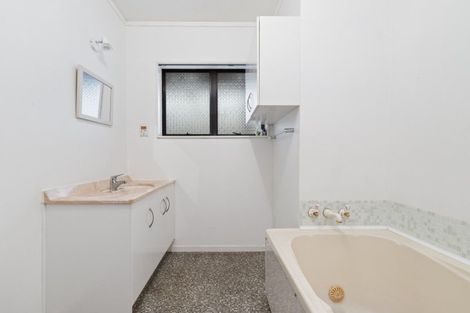 Photo of property in 8 Godwit Place, Waiuku, 2123