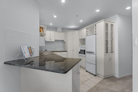 Photo of property in 4e/175 Hurstmere Road, Takapuna, Auckland, 0622