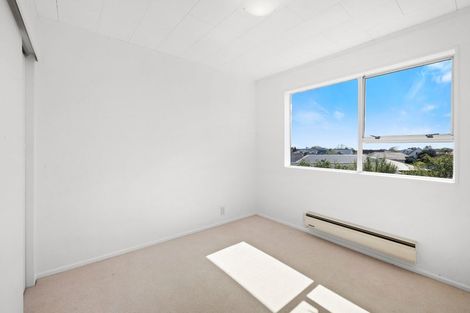Photo of property in 3b Hunter Place, Merrilands, New Plymouth, 4312