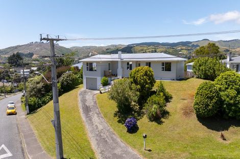 Photo of property in 28 Franklyn Road, Tawa, Wellington, 5028