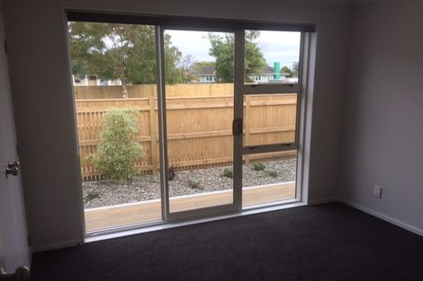 Photo of property in 52 Exeter Crescent, Takaro, Palmerston North, 4412