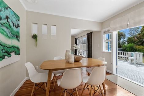 Photo of property in 2/227 Glenfield Road, Hillcrest, Auckland, 0627