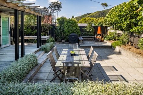 Photo of property in 42 Pukatea Street, Eastbourne, Lower Hutt, 5013