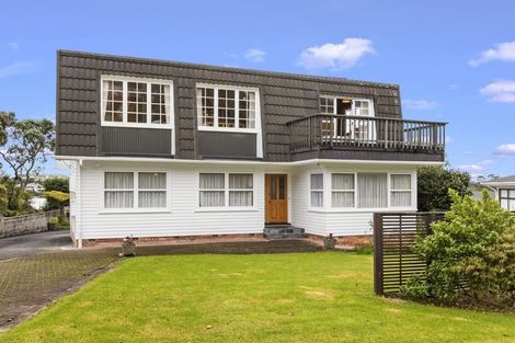 Photo of property in 30 Deuxberry Avenue, Northcote, Auckland, 0627