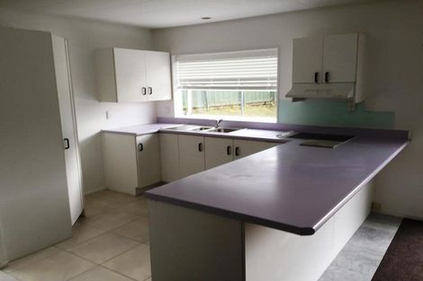 Photo of property in 89 Totaravale Drive, Totara Vale, Auckland, 0629