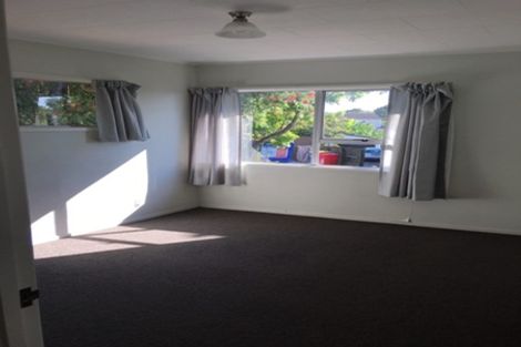 Photo of property in 1/23 Santiago Crescent, Unsworth Heights, Auckland, 0632