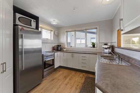 Photo of property in 67 Queens Road, Waikanae Beach, Waikanae, 5036