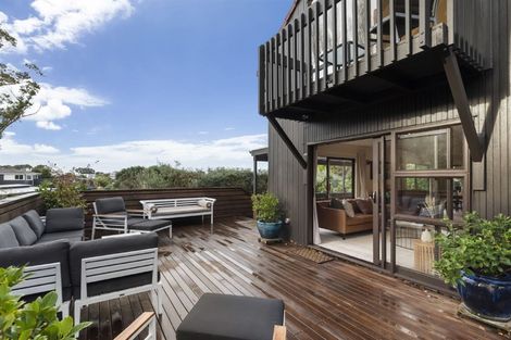 Photo of property in 29 Eastcliffe Road, Castor Bay, Auckland, 0620