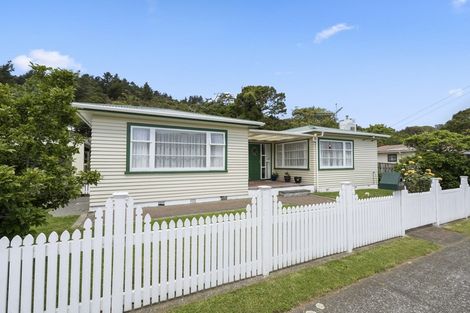 Photo of property in 33 Peel Place, Wainuiomata, Lower Hutt, 5014