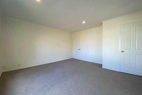 Photo of property in 8 Canary Place, Unsworth Heights, Auckland, 0632