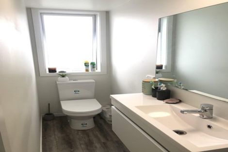 Photo of property in 92 Kelburn Parade, Kelburn, Wellington, 6012