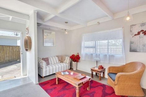 Photo of property in 19 Beaubank Road, Kelston, Auckland, 0602