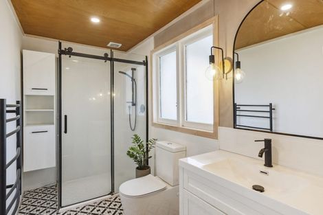 Photo of property in 75 Raumati Road, Raumati Beach, Paraparaumu, 5032