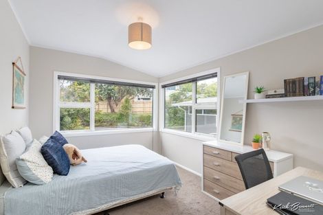 Photo of property in 39 Oakleigh Street, Maungaraki, Lower Hutt, 5010