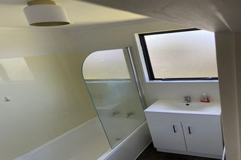 Photo of property in 1/98 Titirangi Road, New Lynn, Auckland, 0600