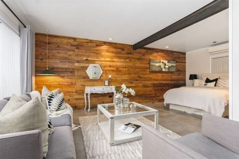 Photo of property in 2/6 Gladys Avenue, Glenfield, Auckland, 0629