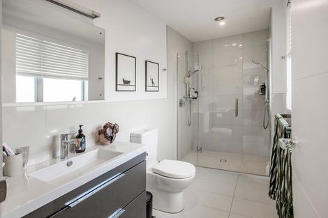 Photo of property in 3a Taylors Avenue, Bryndwr, Christchurch, 8052