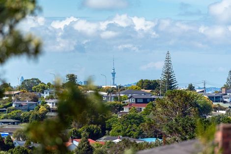Photo of property in 13 Windsor Place, Windsor Park, Auckland, 0630