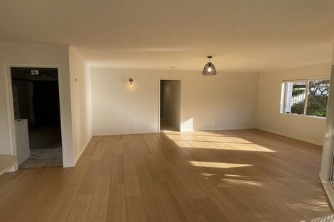 Photo of property in 8a Langton Road, Stanmore Bay, Whangaparaoa, 0932