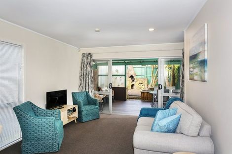 Photo of property in 2/14 Wood Street, Papakura, 2110