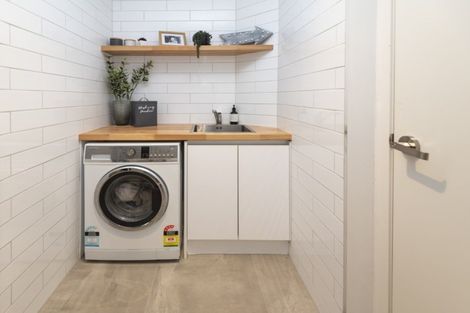 Photo of property in 70 Beach Road, Mellons Bay, Auckland, 2014