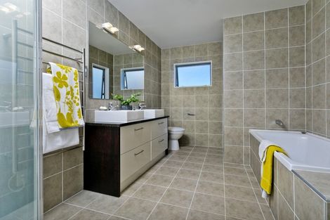 Photo of property in 15 Hornbill Drive, Fairview Heights, Auckland, 0632