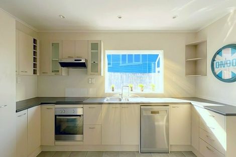 Photo of property in 70 Barrack Road, Mount Wellington, Auckland, 1060