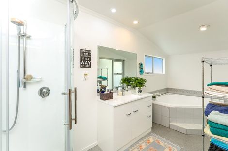 Photo of property in 7 Park Lane, Waitara, 4320