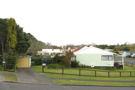 Photo of property in 2 Lindaver Grove, Merrilands, New Plymouth, 4312
