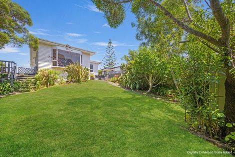 Photo of property in 4 Pekanga Road, Normandale, Lower Hutt, 5010