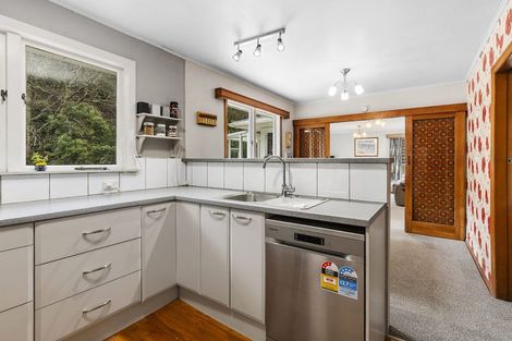 Photo of property in 58 Chester Road, Tawa, Wellington, 5028