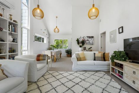 Photo of property in 1/41 Ravenwood Drive, Forrest Hill, Auckland, 0620