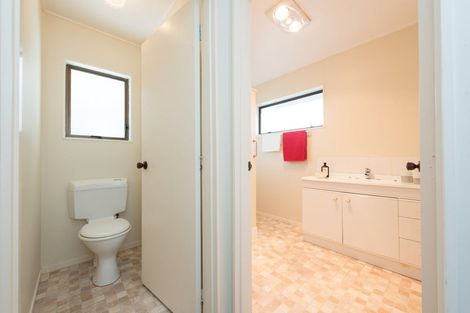 Photo of property in 27 Parkvale Road, Karori, Wellington, 6012