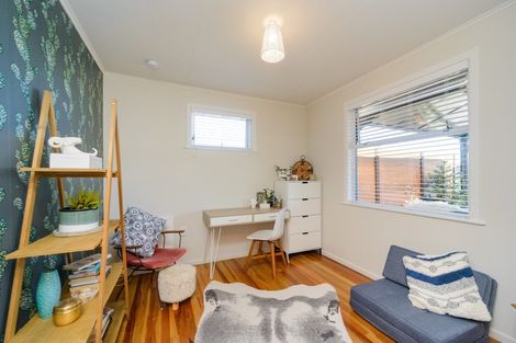 Photo of property in 26 Peters Avenue, Cloverlea, Palmerston North, 4412