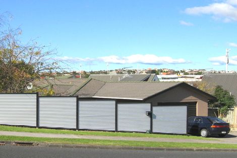 Photo of property in 72 Whitford Road, Botany Downs, Auckland, 2014