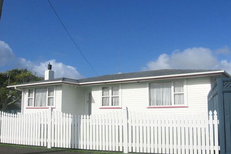 Photo of property in 30 Sutherland Crescent, Westbrook, Palmerston North, 4412