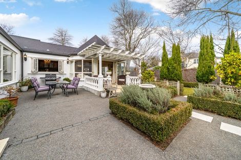 Photo of property in 1 Oakmont, Heretaunga, Upper Hutt, 5018