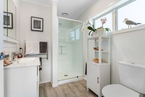 Photo of property in 17 Manatu Close, Whangamata, 3691