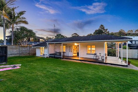Photo of property in 1/86 Beach Road, Castor Bay, Auckland, 0620