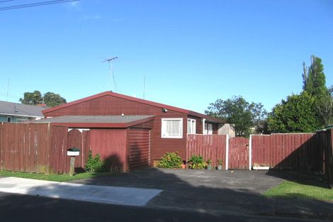 Photo of property in 1/2 Avalon Place, Glenfield, Auckland, 0629